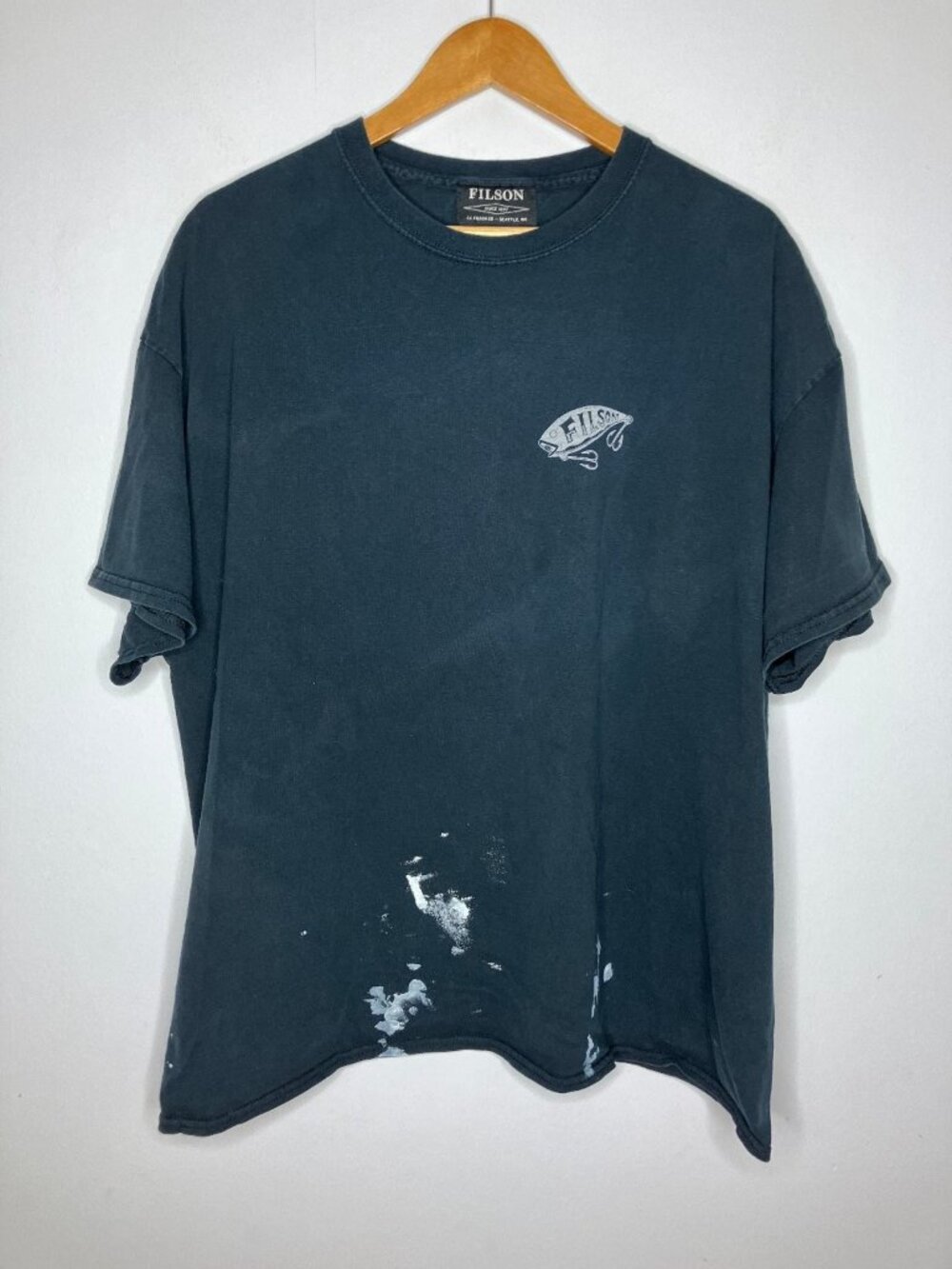 Filson Men's XXL Black Fishing Lure Alaska Outfitters Graphic T-Shirt READ